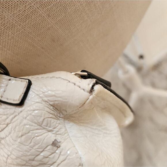 GIVENCHY CREAM DEERSKIN CRINKLE LEATHER PURSE - Picture 11 of 15